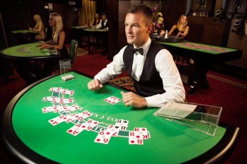 Meja dealer pada pengalaman kasino live